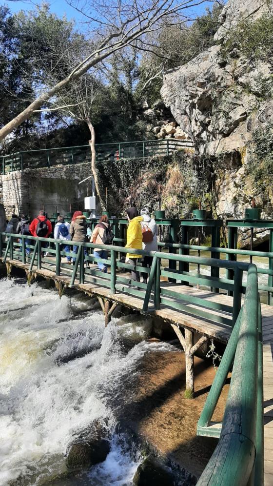 Mobilitāšu laikā devāmies pārgājienos, šoreiz uz alām Grieķijā