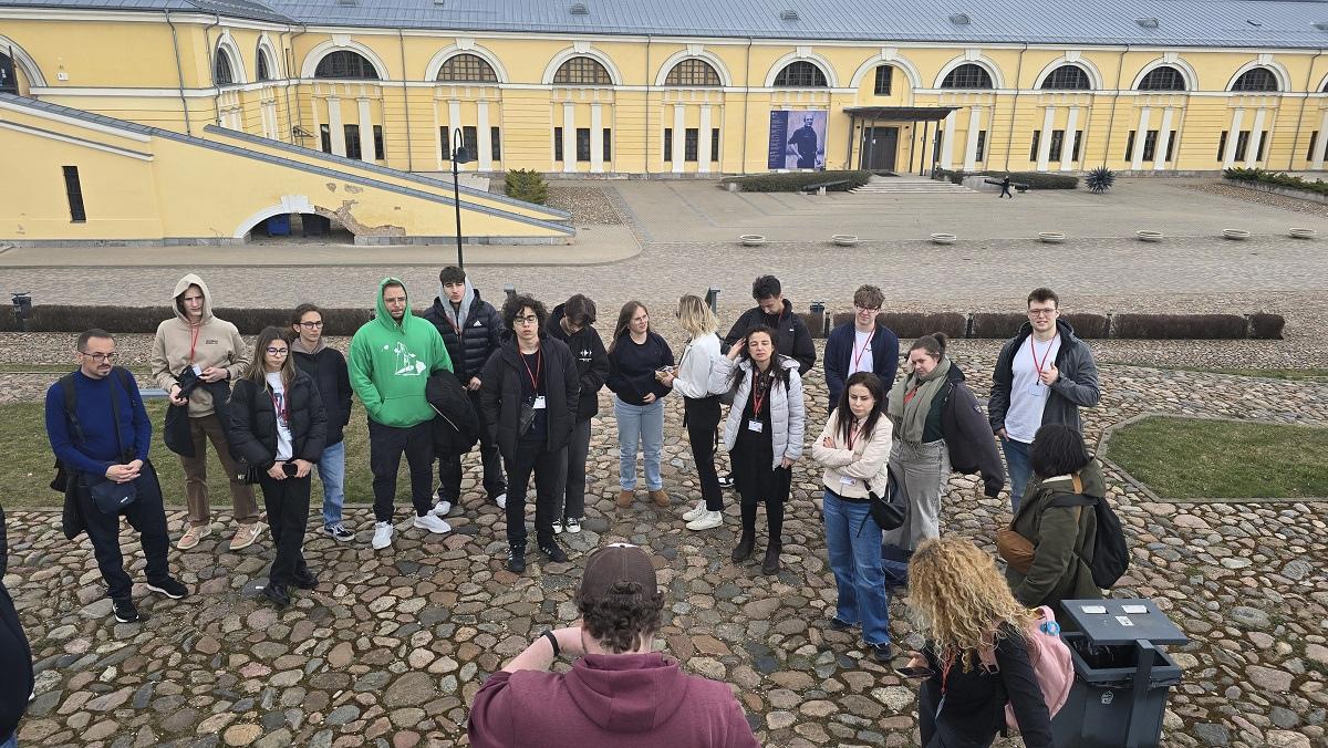 Daugavpils Draudzīgā aicinājuma vidusskolas īstenotais Erasmus+ projekts  “Lift of Democracy” 
