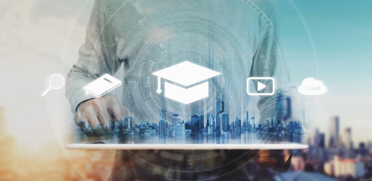 Digitālās ikonas, fonā lielpilsētas skats