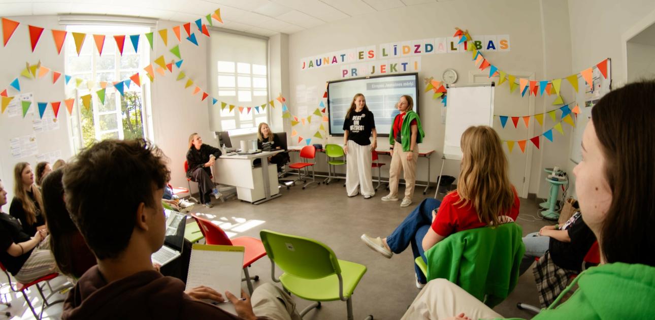 Aicina pieteikties “Erasmus+” jaunatnes līdzdalības un jauniešu apmaiņas projektu darbnīcām