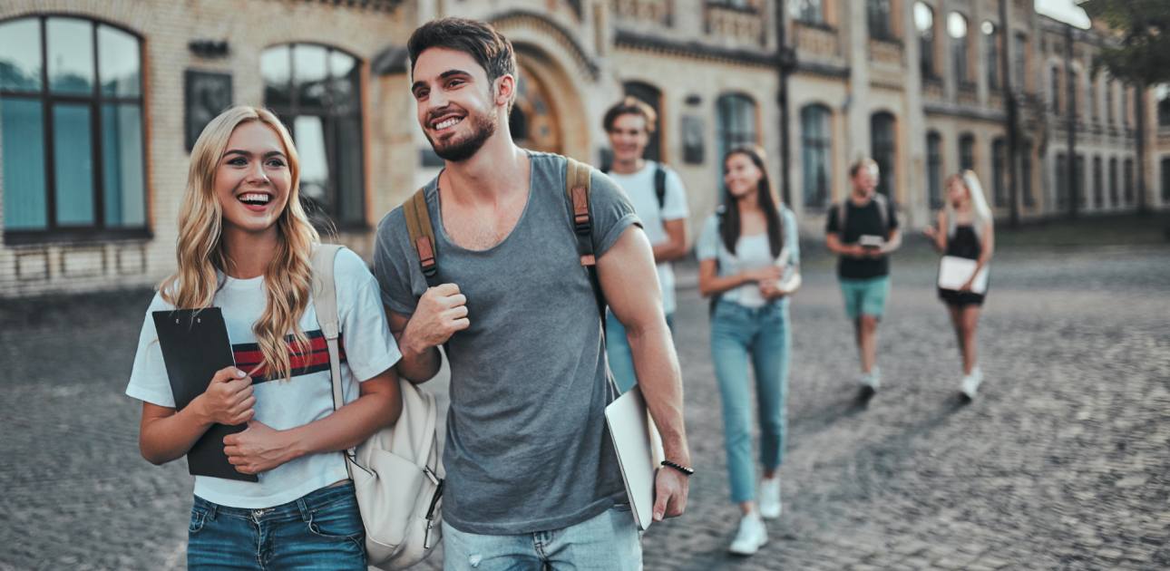 Studenti pastaigājas