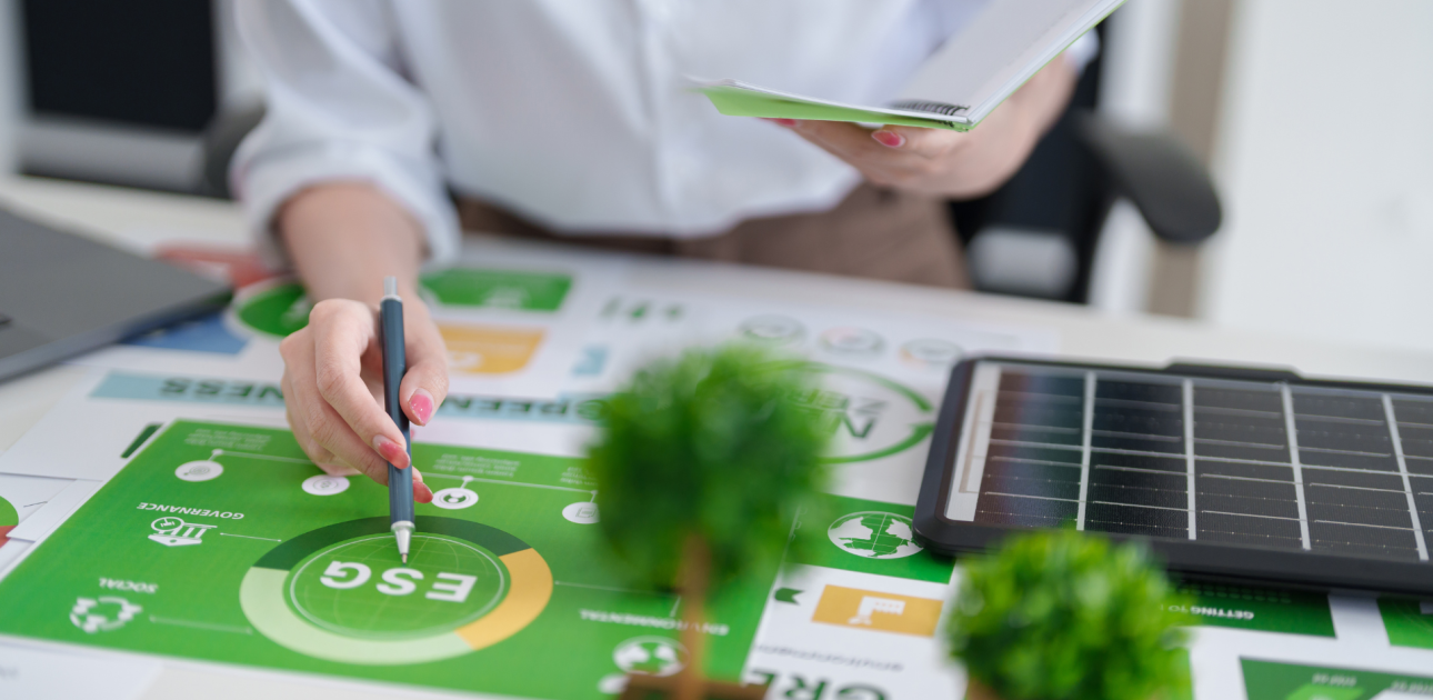 Zaļā pārveide, stratēģija, saules panelis, zaļi dekoratīvi koki