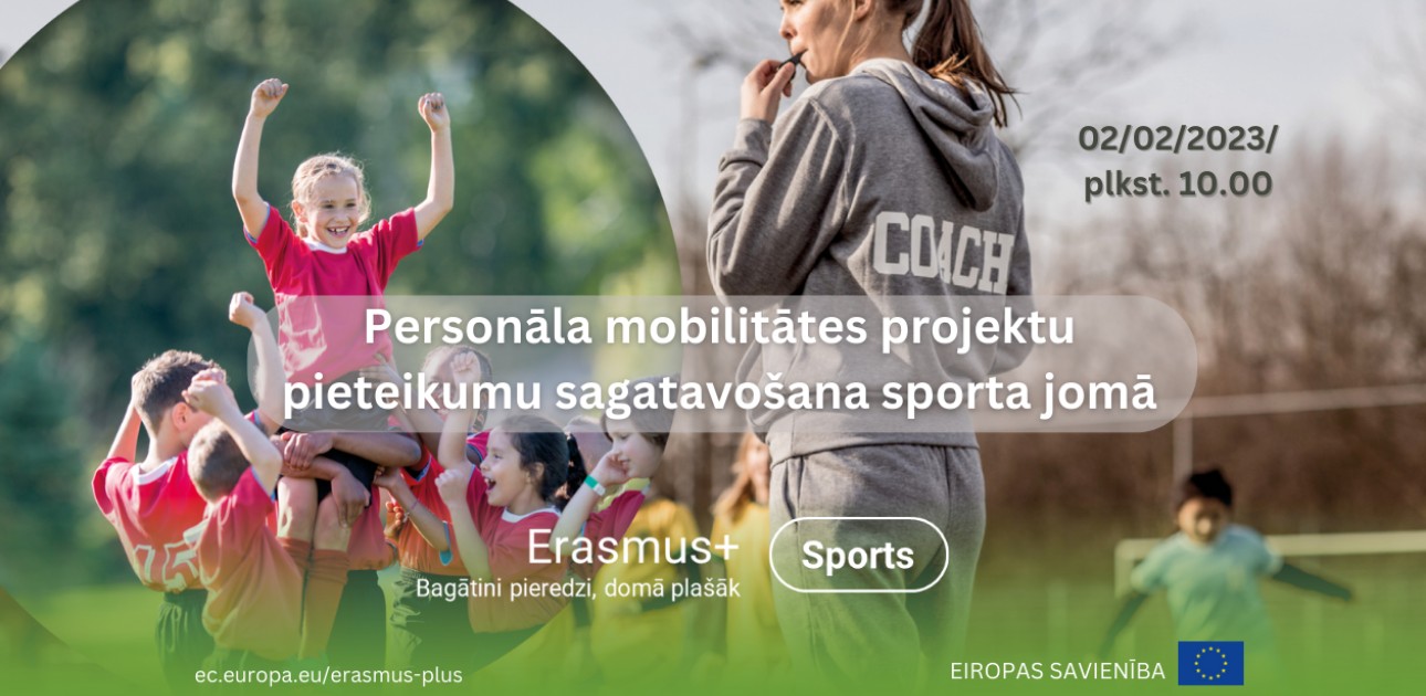 Bērni spēlē futbolu, sporta trenere