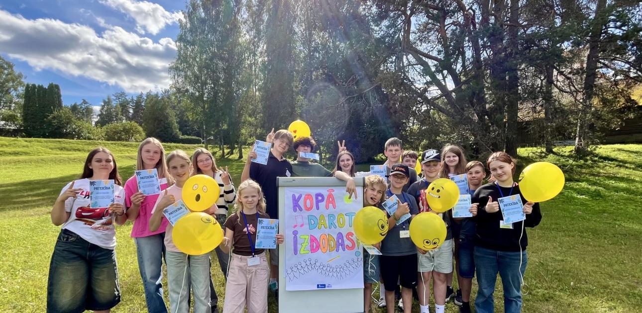 “Kopā darot, izdodas!” | Dāvja Ozoliņa Apes pamatskolas “Erasmus+” jaunatnes līdzdalības projekta pieredze