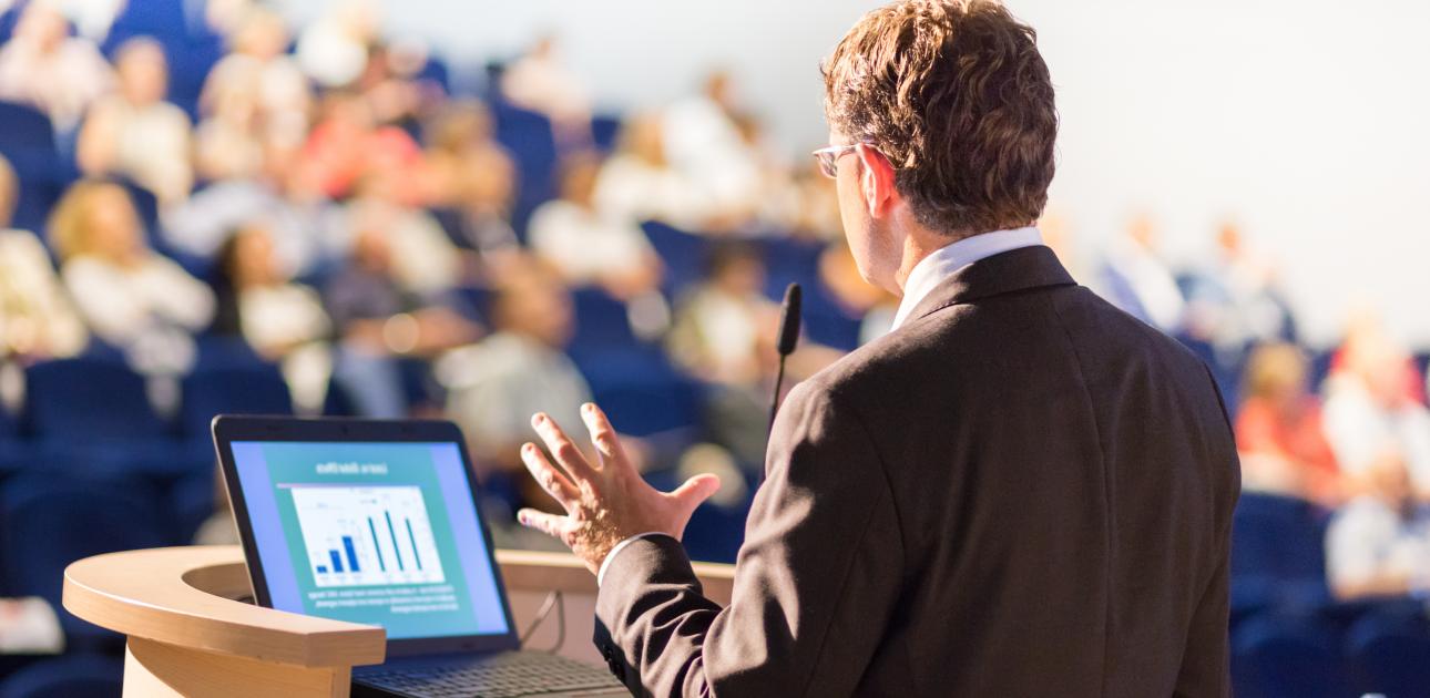 Konference runātājs auditorija