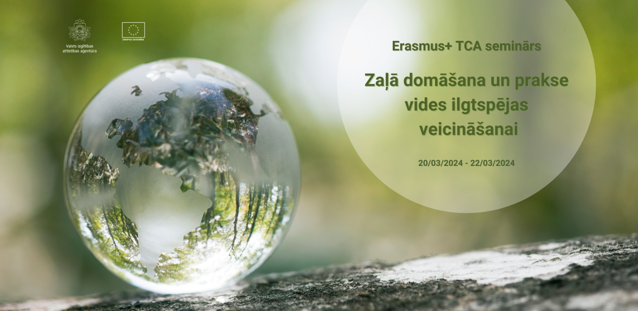 Uz koka stikla zemeslode, atspulgā koki