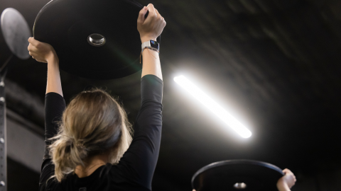 Sports, aktivitātes, sieviete sporto