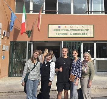 Daugavpils Draudzīgā aicinājuma vidusskolas īstenotais Erasmus+ projekts  “Lift of Democracy” 