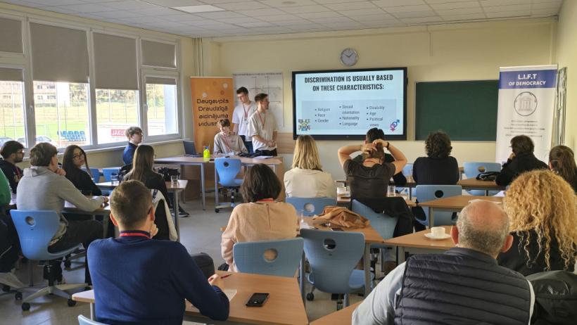 Daugavpils Draudzīgā aicinājuma vidusskolas īstenotais Erasmus+ projekts  “Lift of Democracy” 